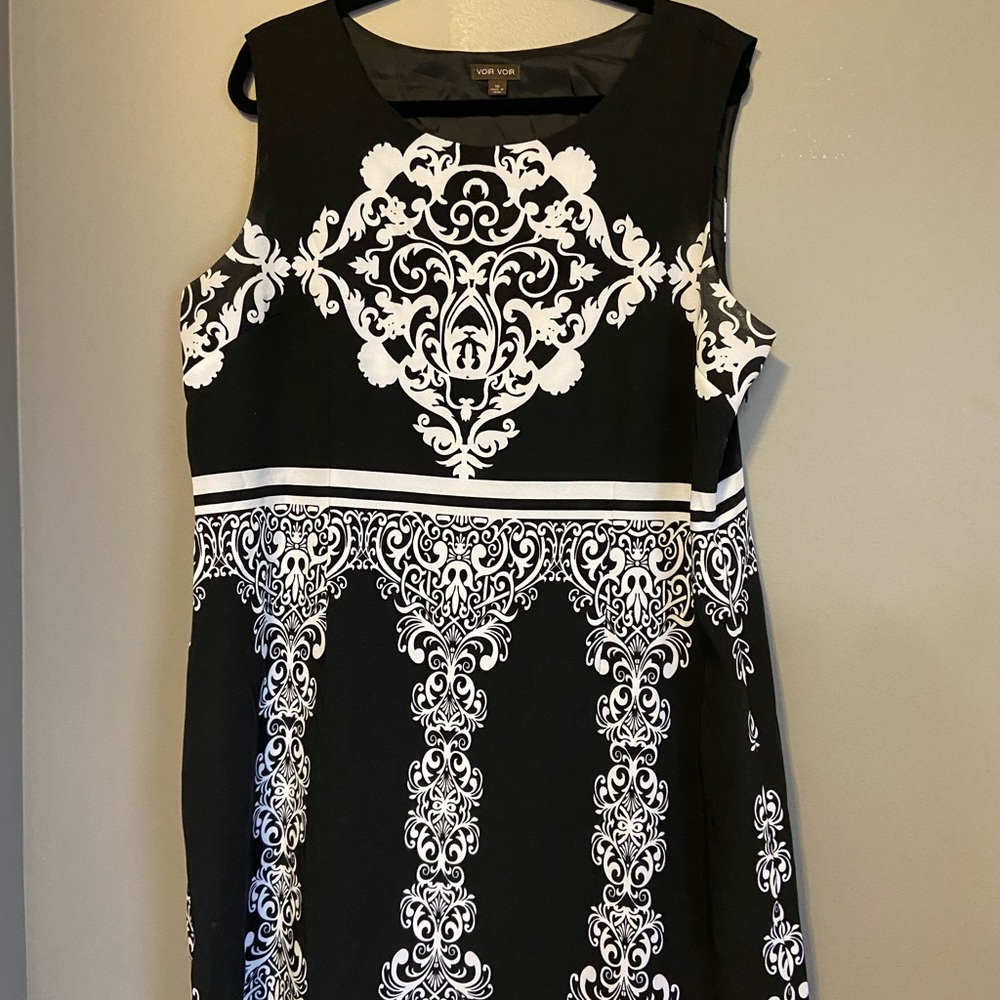 Voir Voir, size 18, black, classic, sleeveless dress.